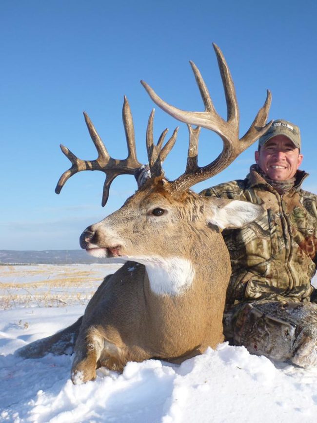 Rogue Ventures Whitetail Deer Rut Hunts